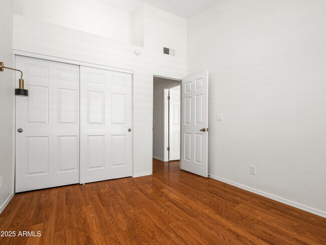 Building Photo - 1110 N Gull Haven Ct