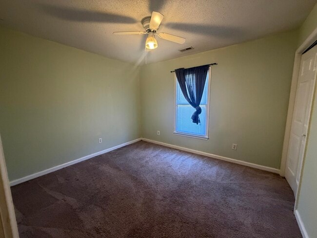 Building Photo - 720 Marigold St