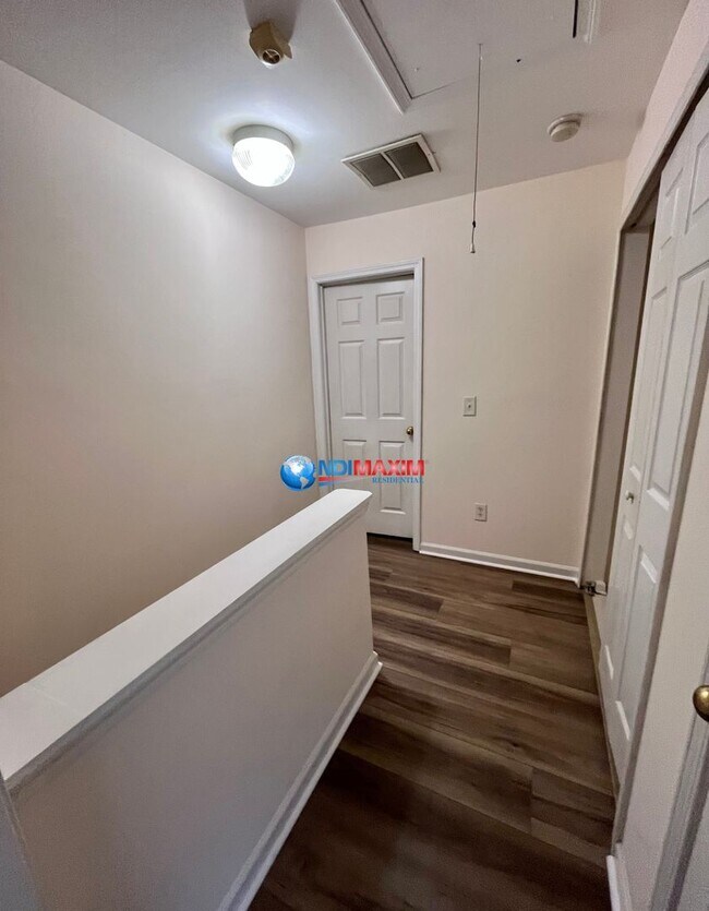 Building Photo - Townhome in Norcross with easy access to I-85