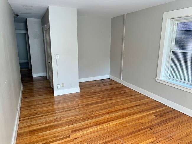 Building Photo - 18 Mattoon St