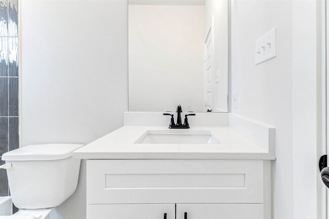 Building Photo - 6422 Pomona Ct