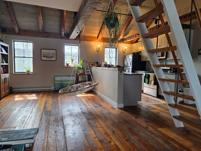 Building Photo - Perry Hill Partners