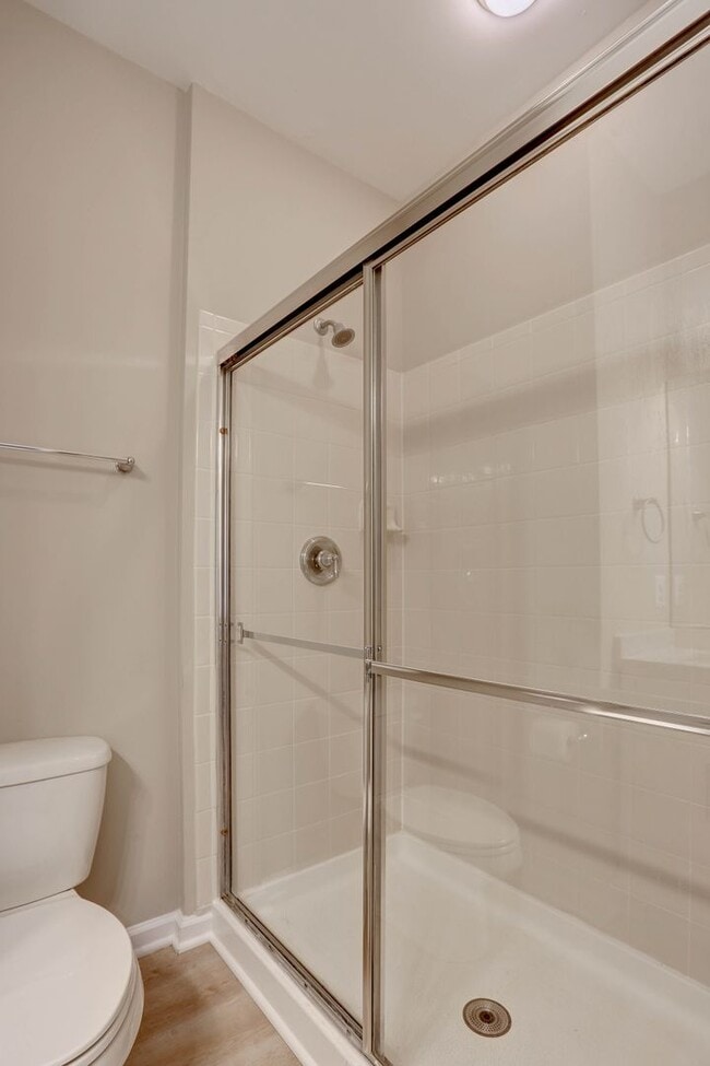 Building Photo - 3BR, 3BA, 1-Car Garage Townhome in Howard Square