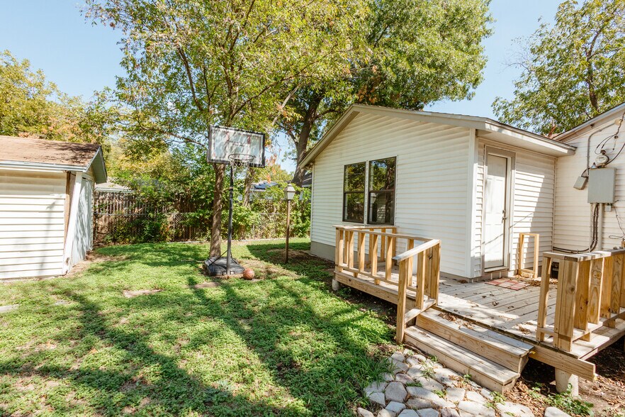 Building Photo - 3609 Cumberland Ave