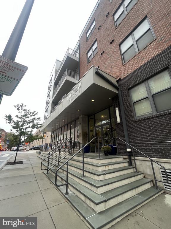 Building Photo - 401 Race St