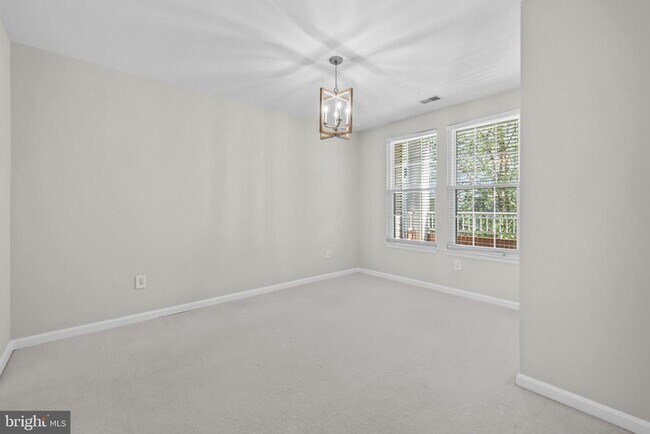 Building Photo - 4951 Brenman Park Dr