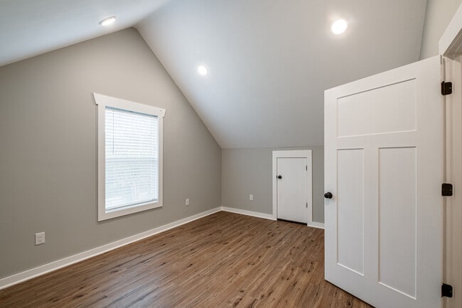 Building Photo - 6258 Campbellsville Pike