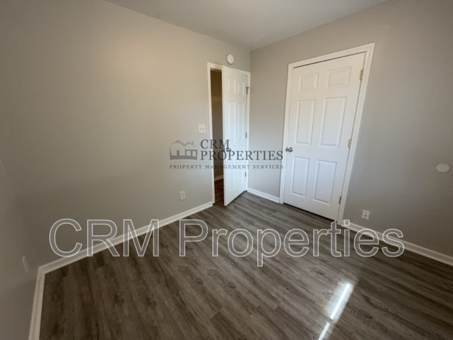 Building Photo - 1406 Oswego St