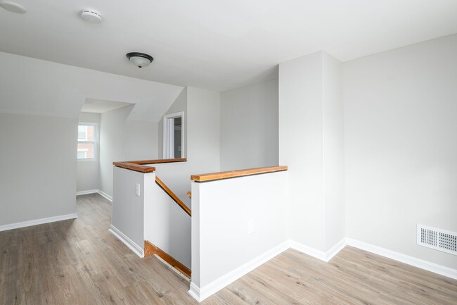 Building Photo - TAKE A SECOND LOOK AT THIS END-UNIT TOWNHOME