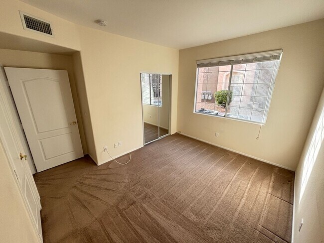 Building Photo - Charming 2Bed/Bath Condo located in a beautiful gated community in the Southwest.