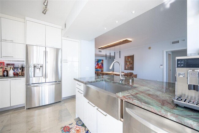 Building Photo - 335 S Biscayne Blvd