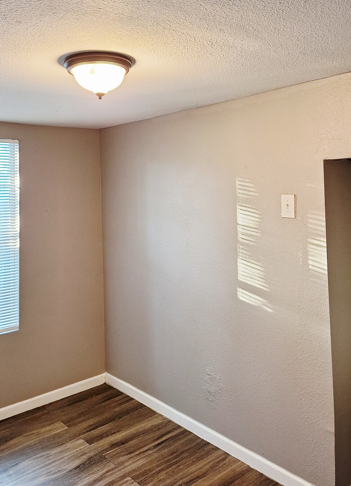 Unit #4 - 130 Glenwood Ct