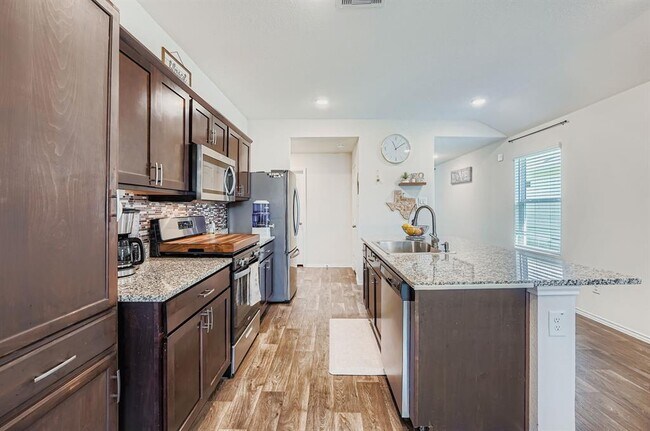 Building Photo - 121 Granary Dr