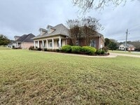 Building Photo - 105 Bent Brook Dr