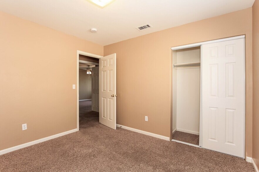 Building Photo - 7521 E Laguna Azul Ave