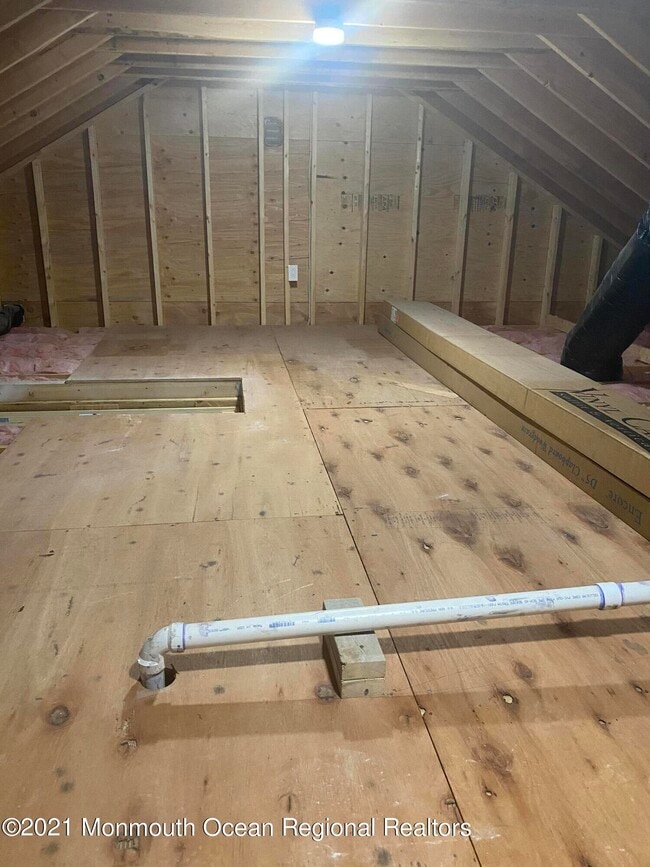 Building Photo - 8 Ravine Dr