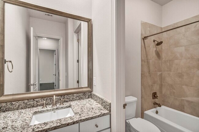 Building Photo - 307 Enclave Cir