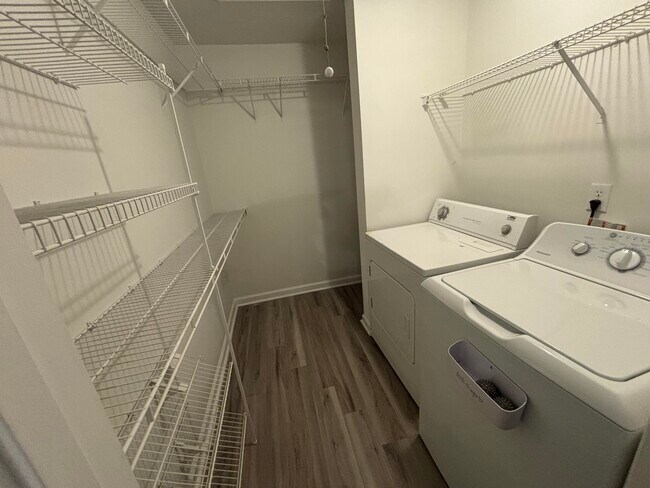 Building Photo - 4010 Calypso Dr