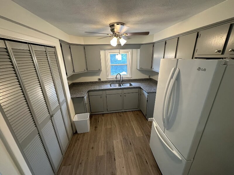 Building Photo - 253 Elm St