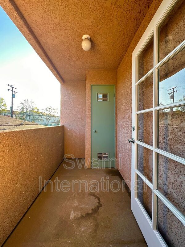 Building Photo - 14620 Berendo Ave