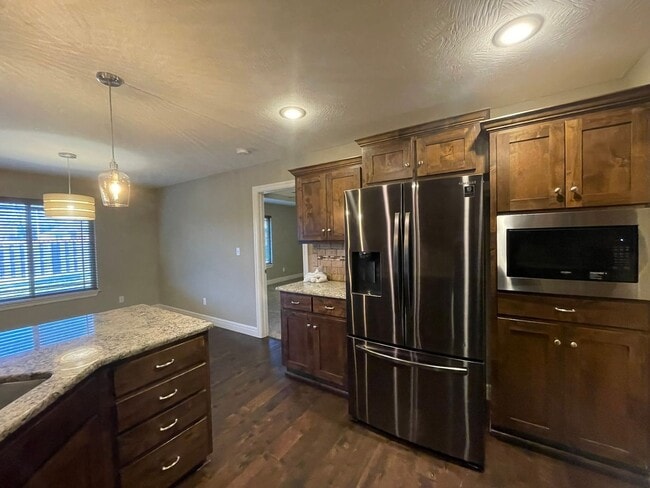 Building Photo - Beautiful 4BD in Battlefield, MO