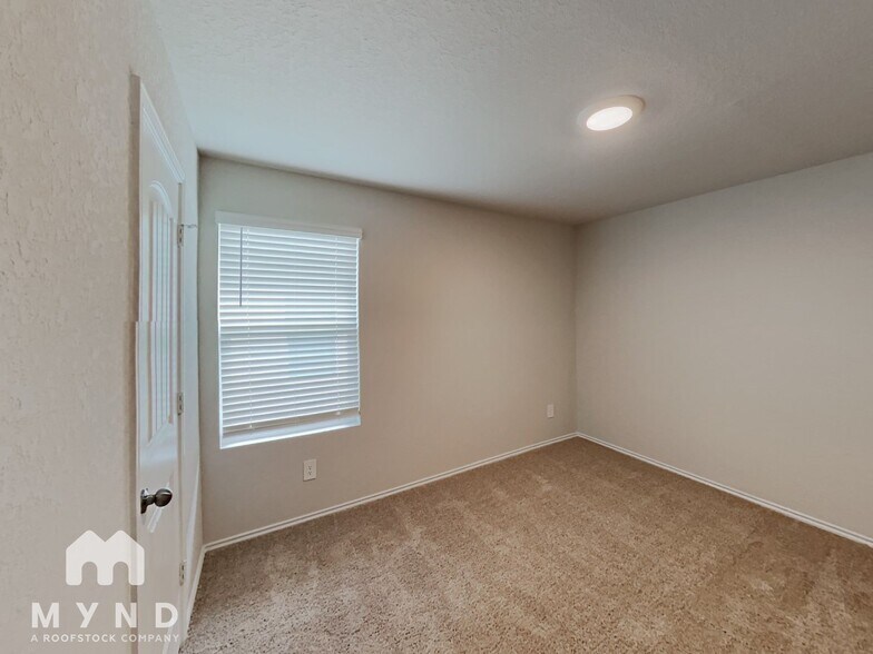 Building Photo - 916 Cinnamon Teal