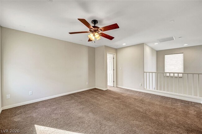 Building Photo - 985 Pebble Lake St