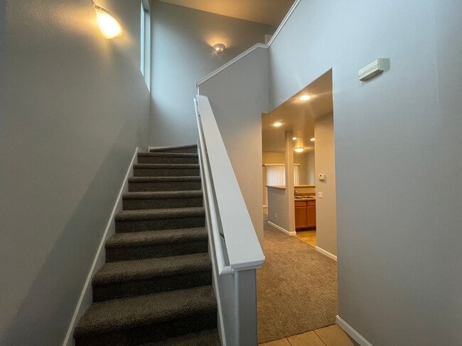 Building Photo - BEAUTIFUL 3 BEDROOM AND 2.5 BATHROOM TOWNHOUSE IN SOUTHWEST REDMOND!