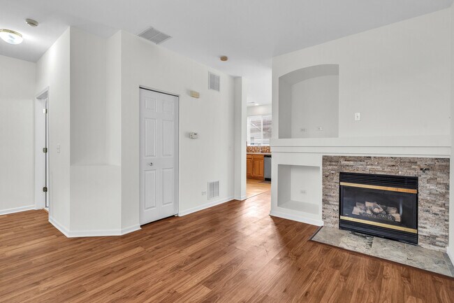 Building Photo - 1084 Ellsworth Dr