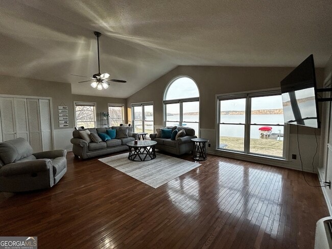 Building Photo - 1550 Shady Oaks Ln