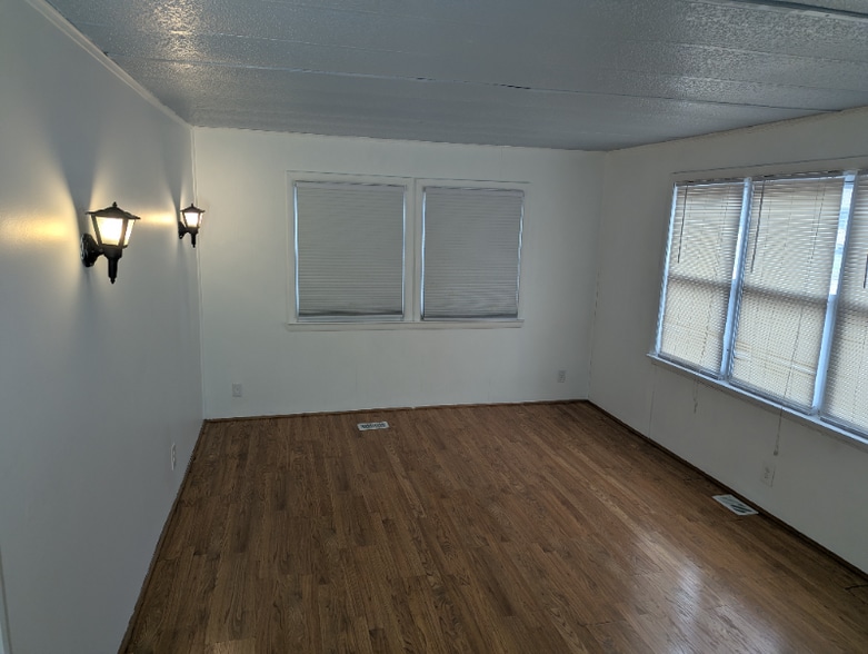 Building Photo - 10553 Waller Rd