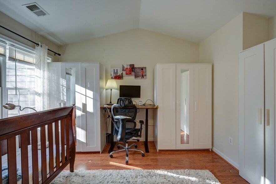 Building Photo - 8827 Montjoy Pl