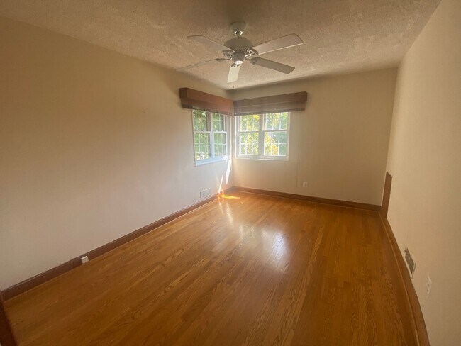 Building Photo - NICE  3BR RAMBLER CLOSE TO NIH