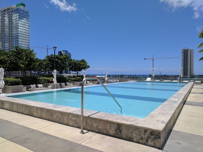 Building Photo - Symphony Honolulu 1 bedroom 1 bath with 1 parking
