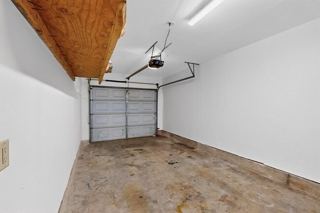 Building Photo - 6023 Old Fredericksburg Rd