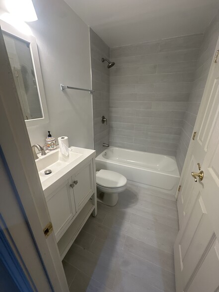 bathroom - 17509 Shale Dr