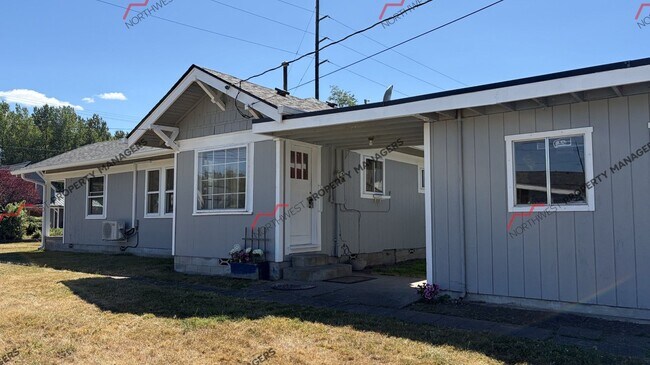 Building Photo - 927 Marion St