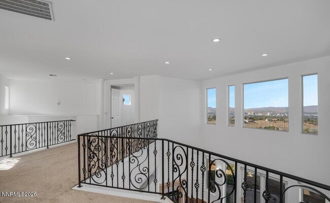 Building Photo - 4690 Aberfeldy Rd