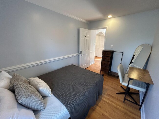 Building Photo - 900 Newcombe Rd