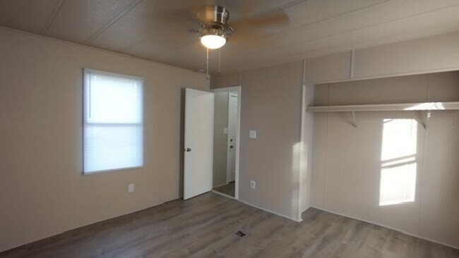 Building Photo - Beautiful Remodeled 2BR/2Bath Home - Granbury - Indian Harbor