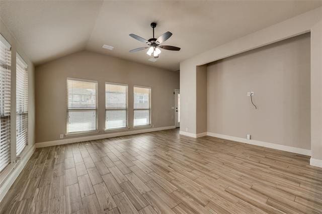Building Photo - 550 Lily St