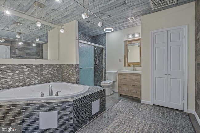 Building Photo - 312 N Hammonds Ferry Rd