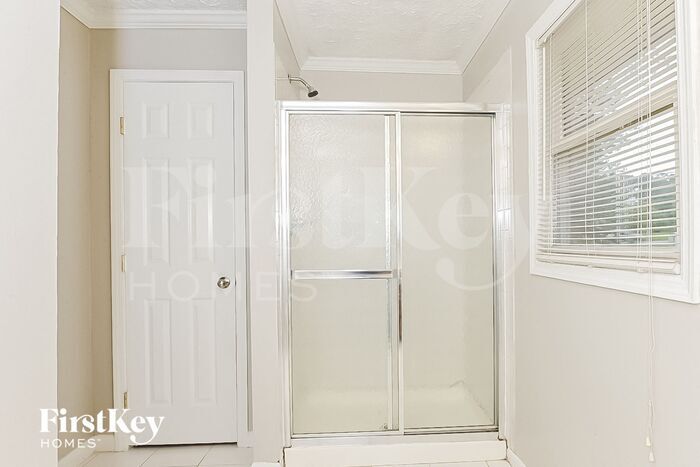 Building Photo - 6153 Continental Cir