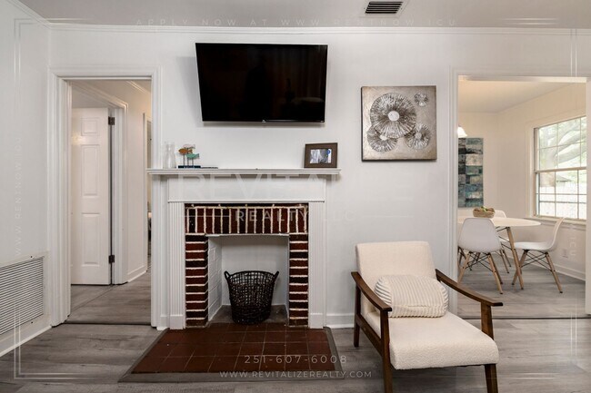 Building Photo - HALF-OFF DEPOSIT SPECIAL! Furnished 2 Bedr...