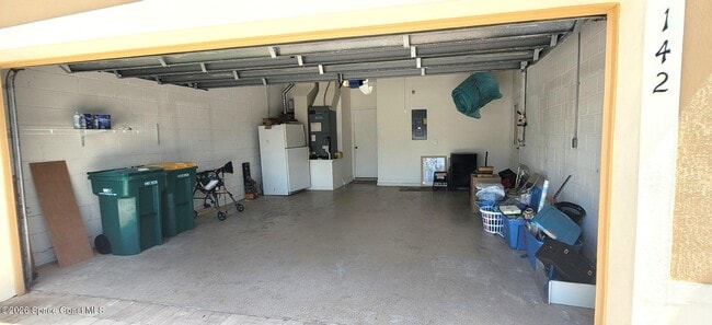 Building Photo - 142 Babylon Ln