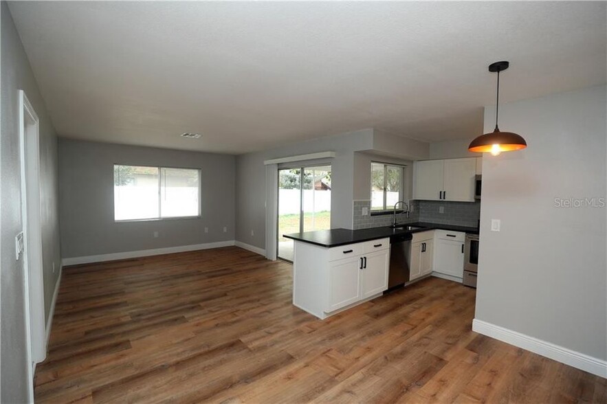Building Photo - 1643 W Orangecrest Ave