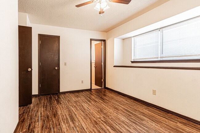 Building Photo - 3 Bed 1.5 Bath in Del City!