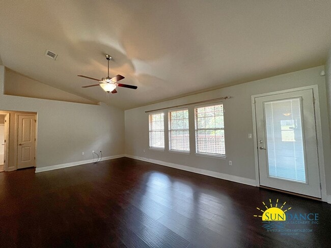 Building Photo - Lovely 3-Bedroom Home in South Crestview!