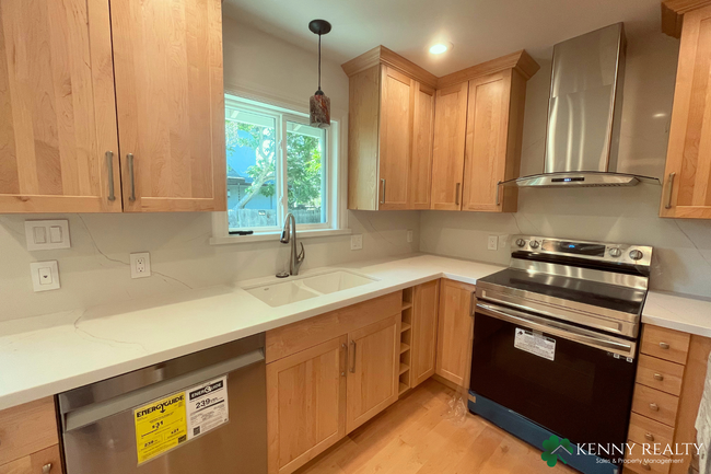 Building Photo - Completely Remodeled Two Bedroom Unit in a...