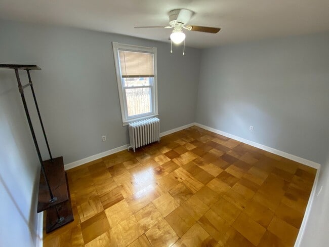 Building Photo - 60 William St